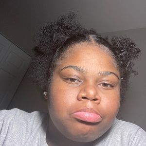 Meet your Posher, Anniya